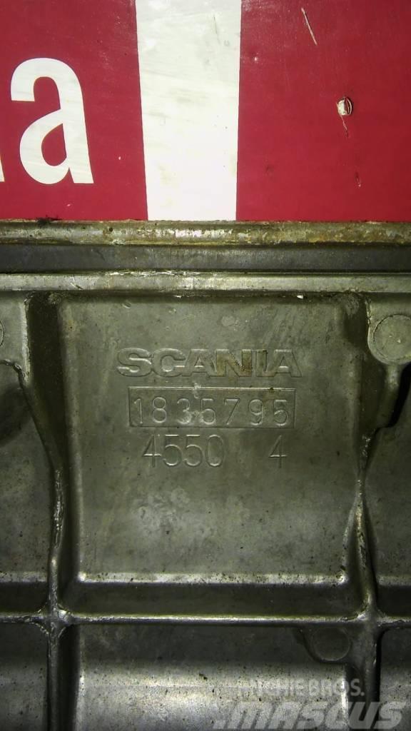 Scania R480 Engine side cover 1835795 Moottorit
