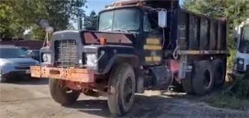 Mack RD690SX Dump Truck