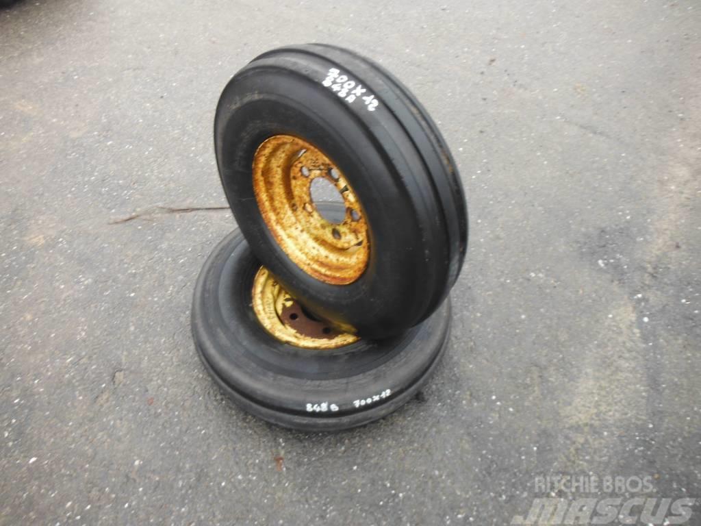 Dunlop 7.00X12 Tyres, wheels and rims