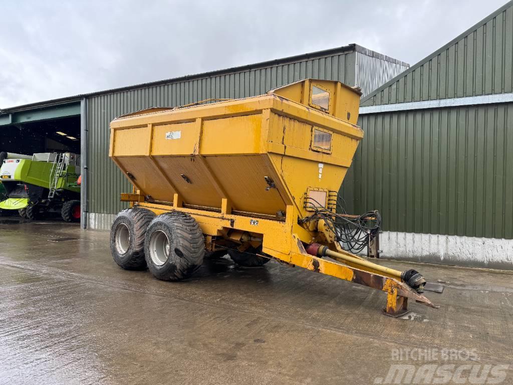 Richard Western 16 Tonne Chaser Bin Combine harvesters