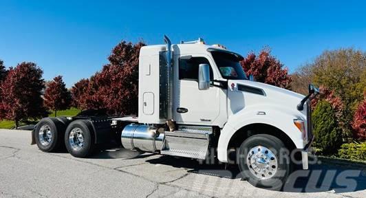 Kenworth T 880S Tractor Units
