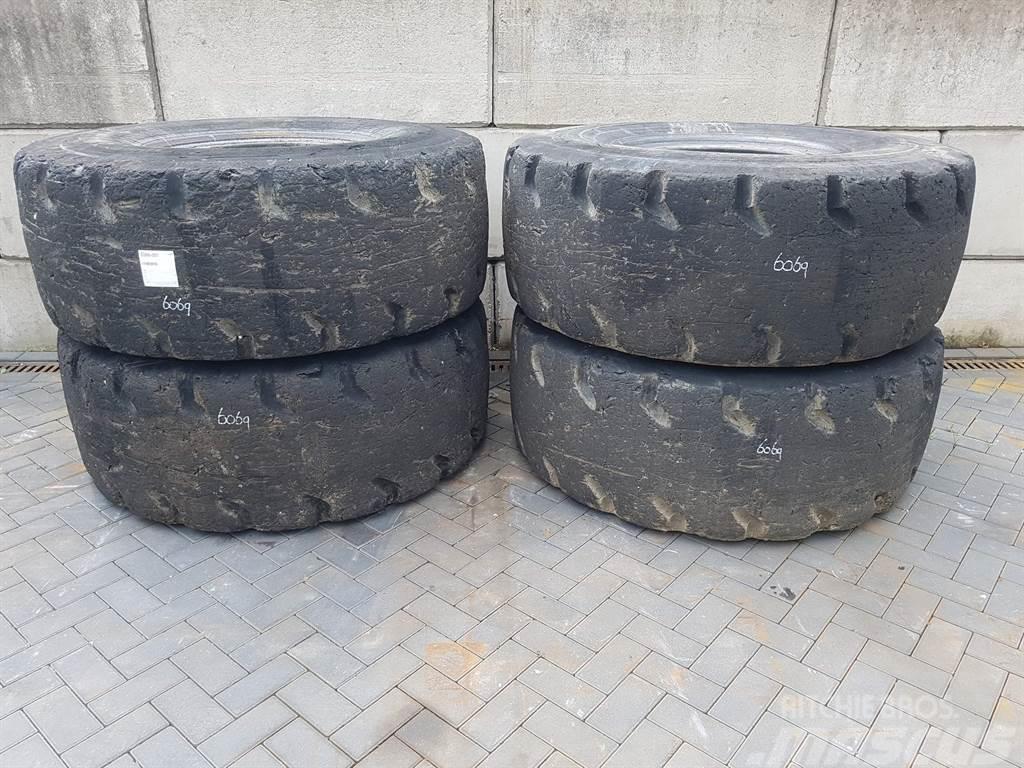 Goodyear 23.5-25 - Tyre/Reifen/Band Tyres, wheels and rims