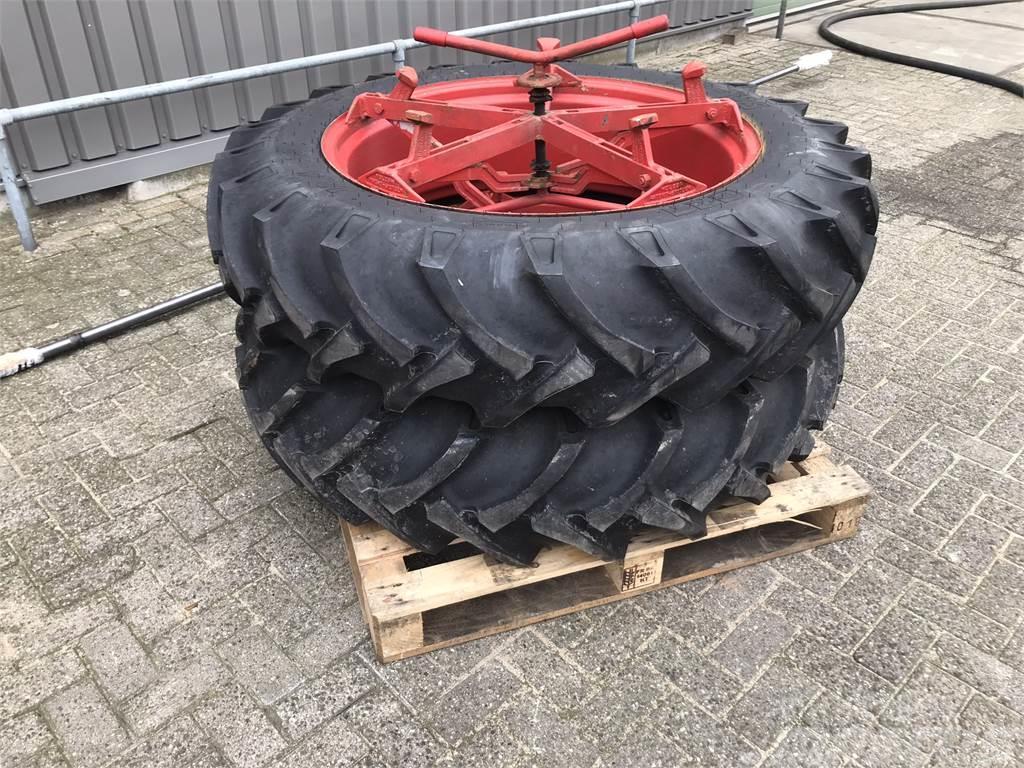 BKT 13.6-38 Dubbelucht Tyres, wheels and rims
