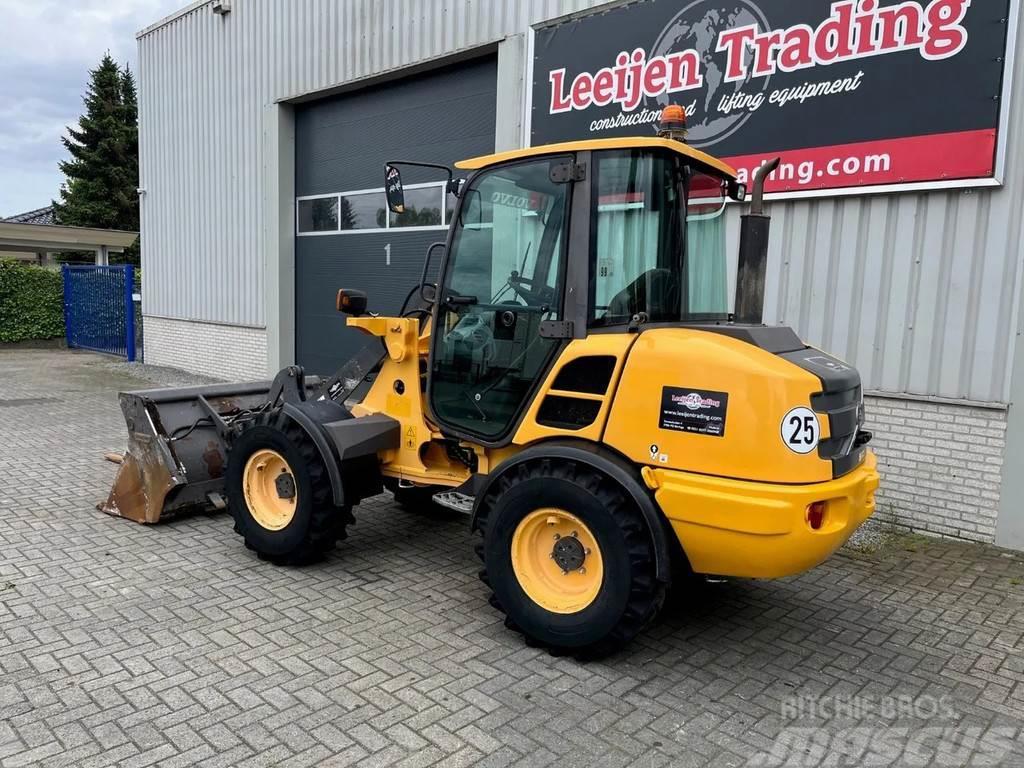 Volvo L25 L25F, LOW HOURS, bucket and forks!! Wheel loaders