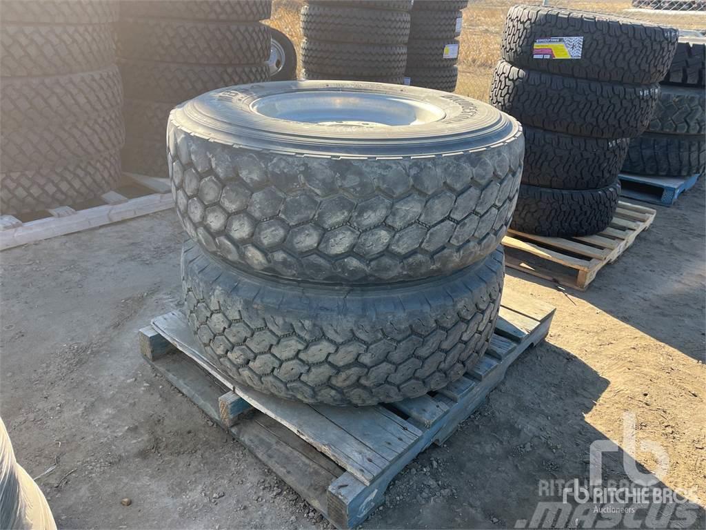 Bridgestone Quantity of (2) 385/65R22.5 Tyres, wheels and rims