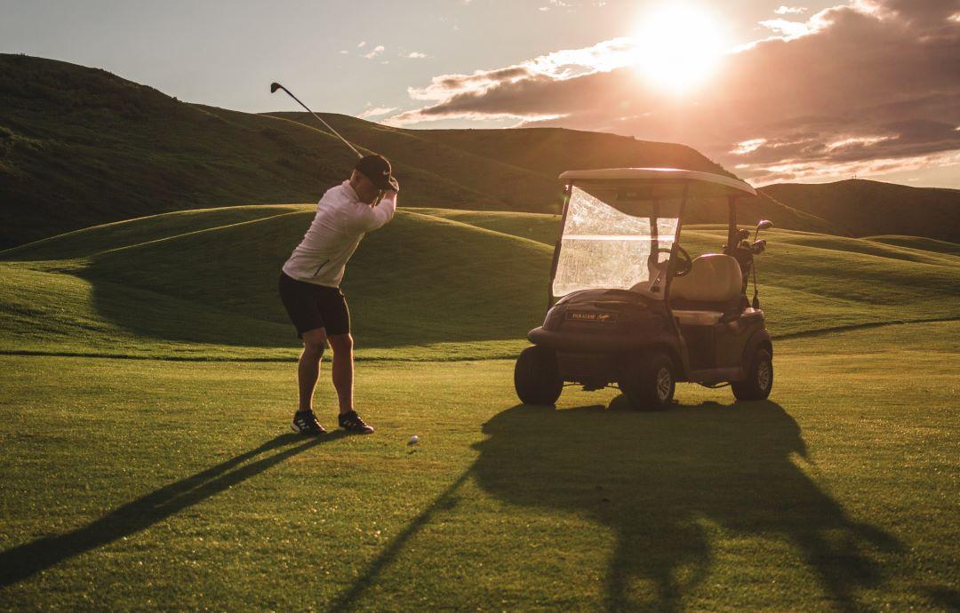 Greenille: Ympäristönhoitokoneet golfkentillä