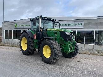 John Deere 6215R