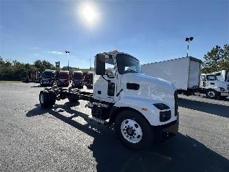 Mack MD6 42R