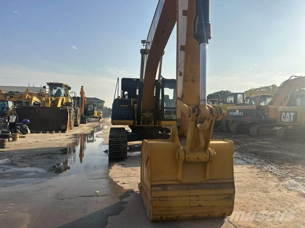 CAT 325 D Telakaivukoneet