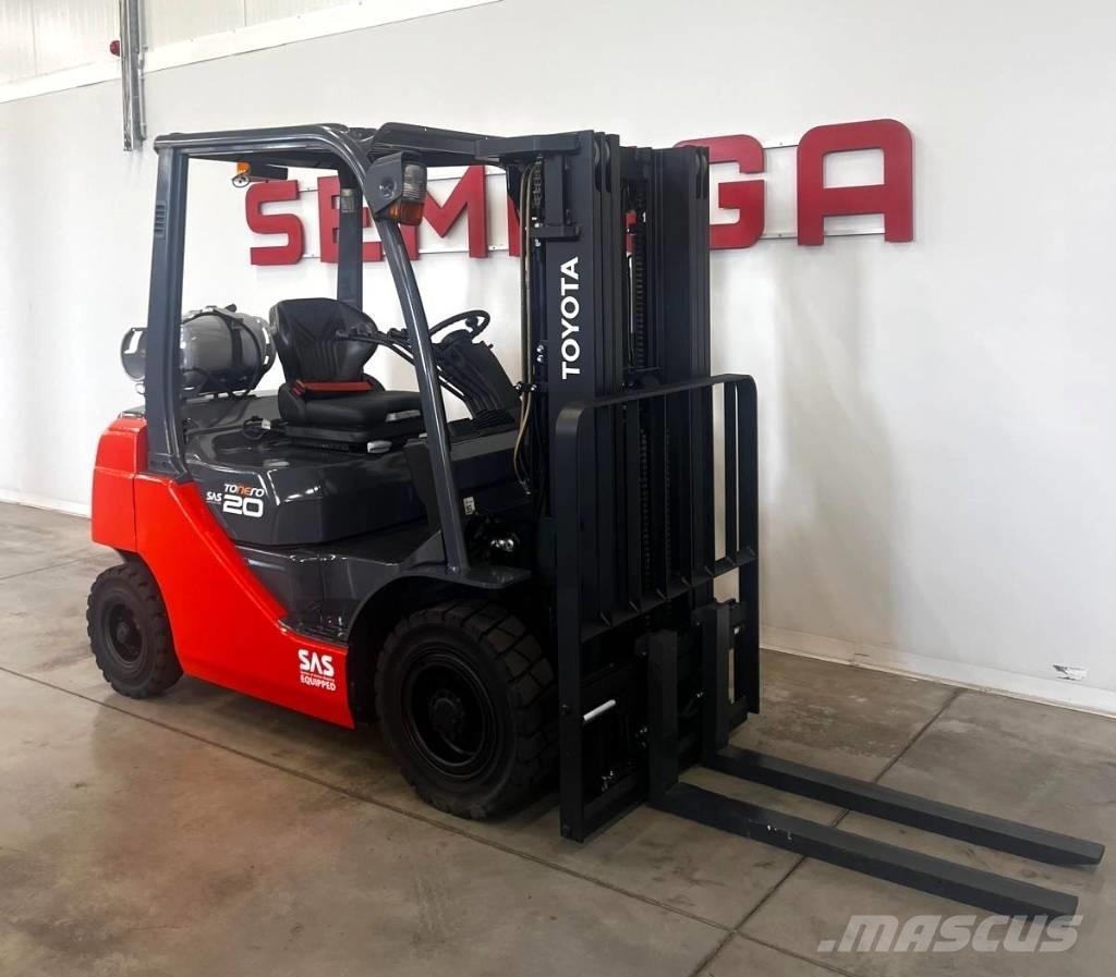 Toyota 10831 8FGF20 Nestekaasutrukit