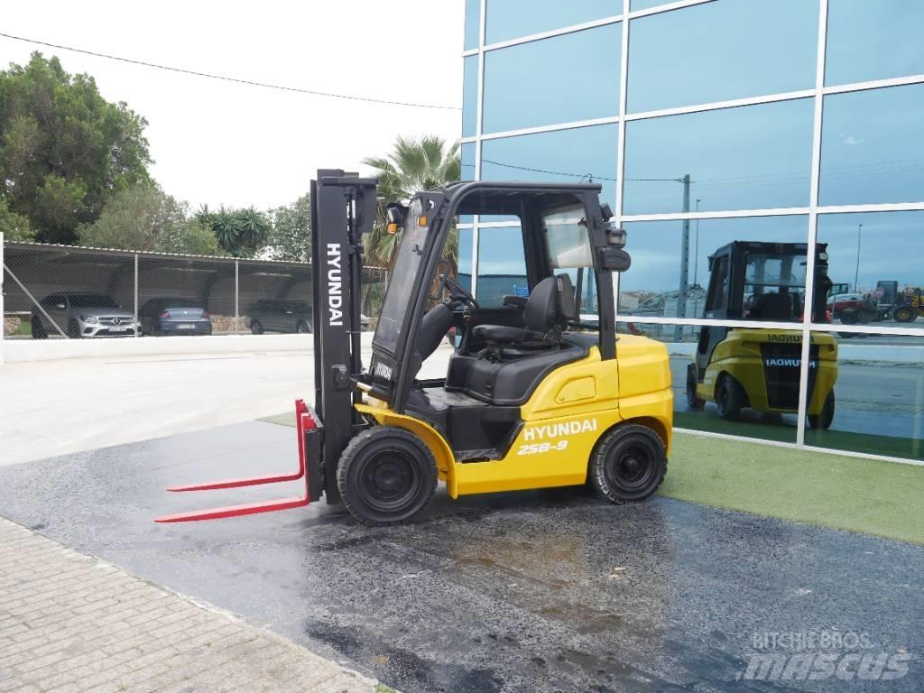 Hyundai 25 D-9 Dieseltrukit