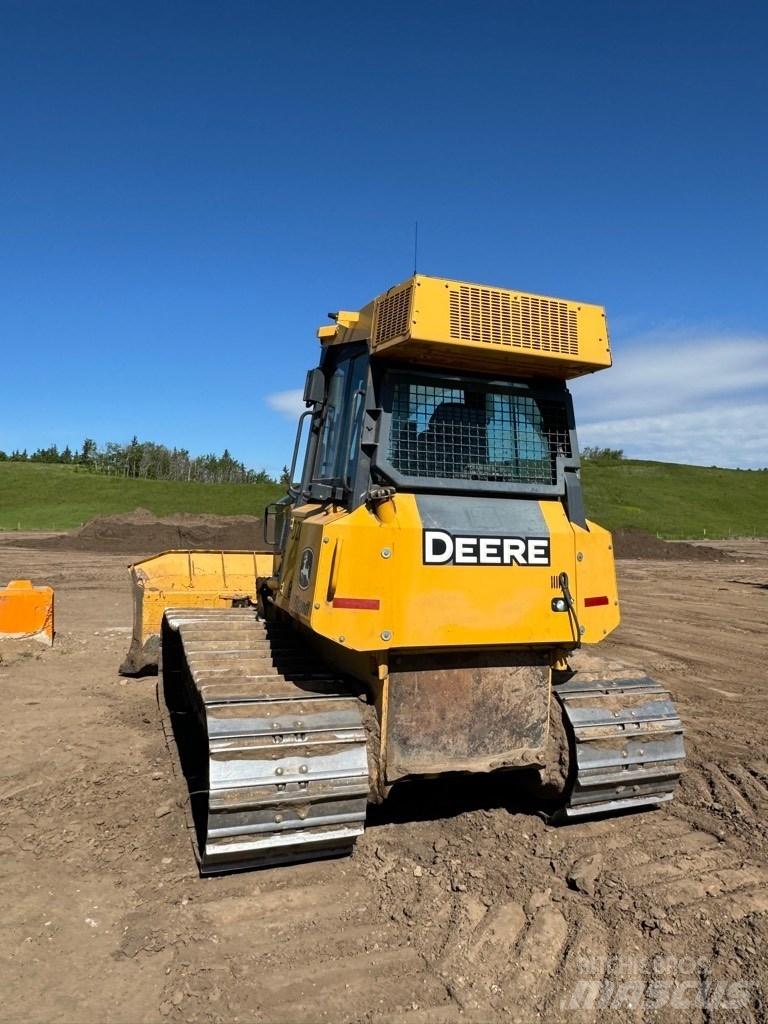 DEERE 700J Telaketjupuskutraktorit