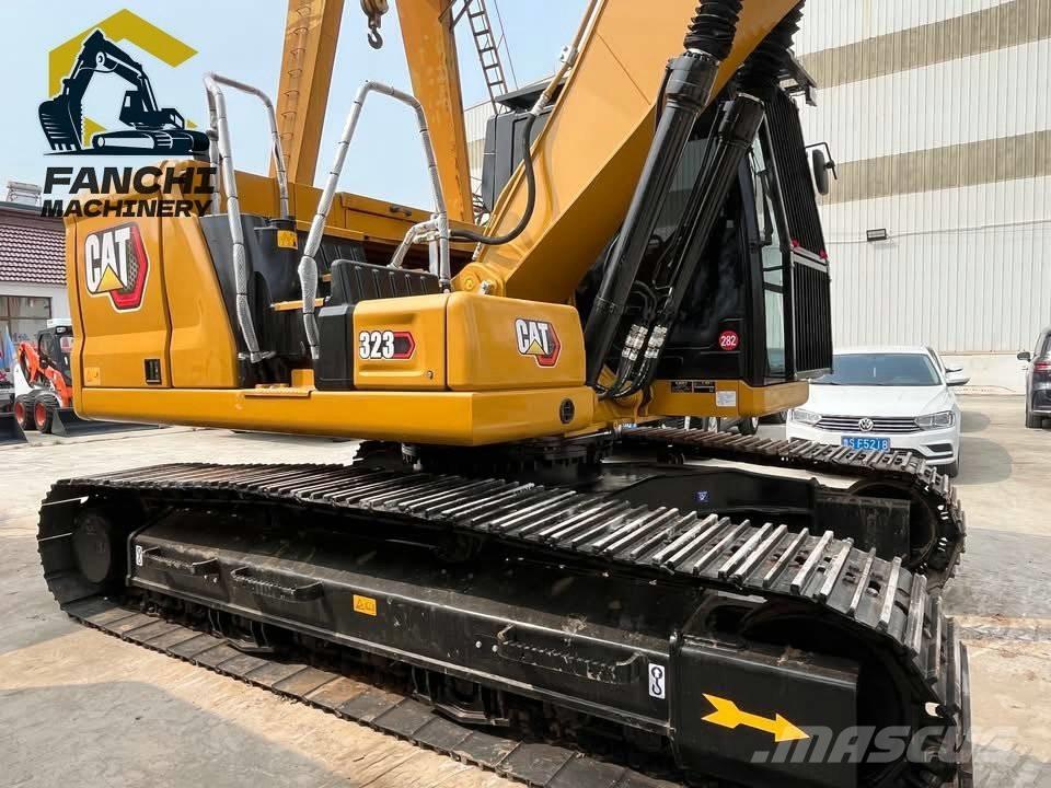 CAT 323 Telakaivukoneet