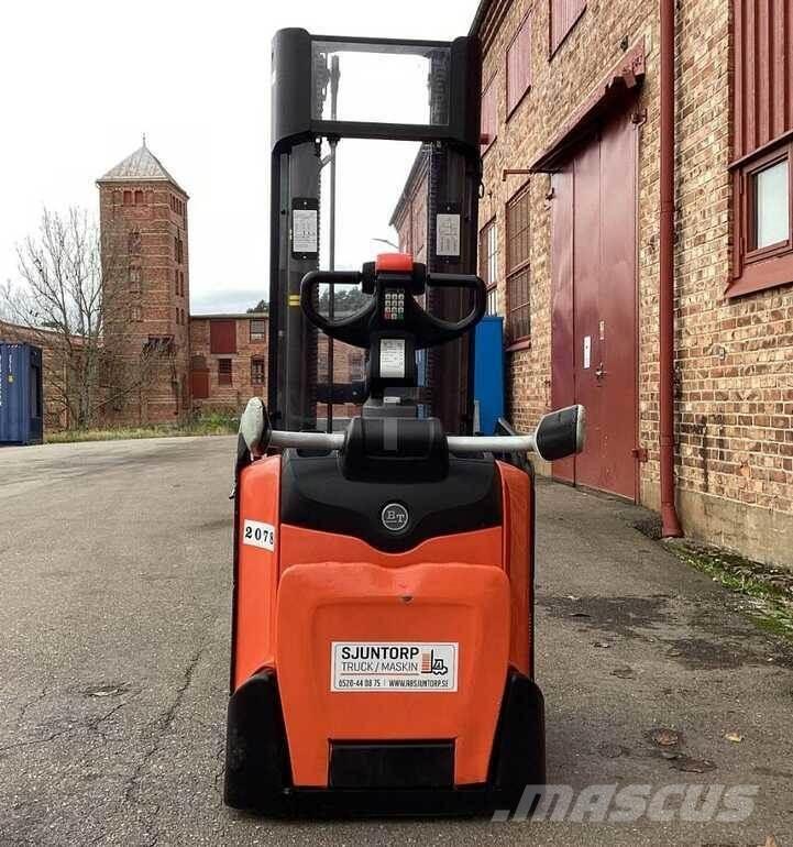 BT SPE 120 L Ajettavat pinoamisvaunut