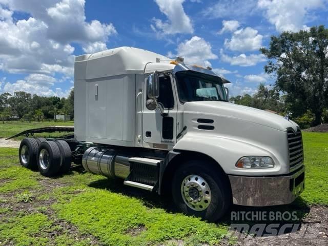 Mack CXU613 Pinnacle Vetopöytäautot