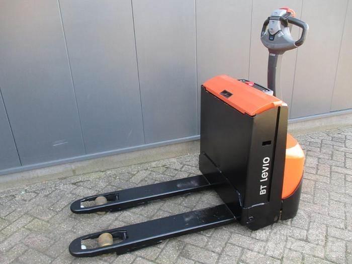 Toyota LWE 140 Lavansiirtotrukit