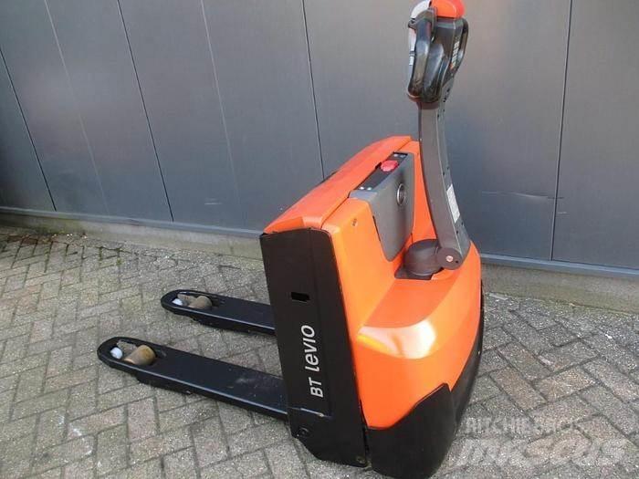 Toyota LWE 140 Lavansiirtotrukit