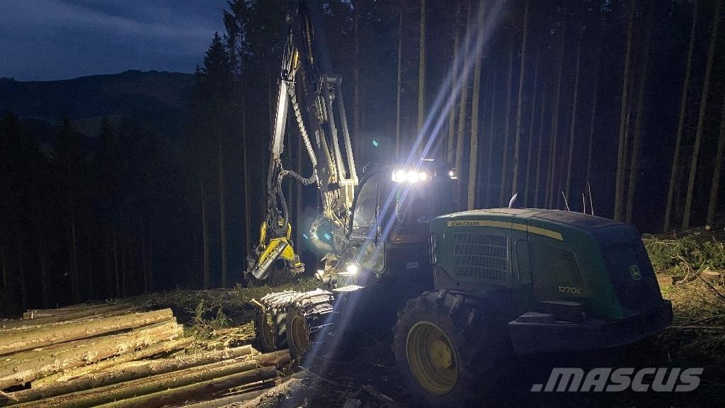John Deere 1270 E Harvesterit