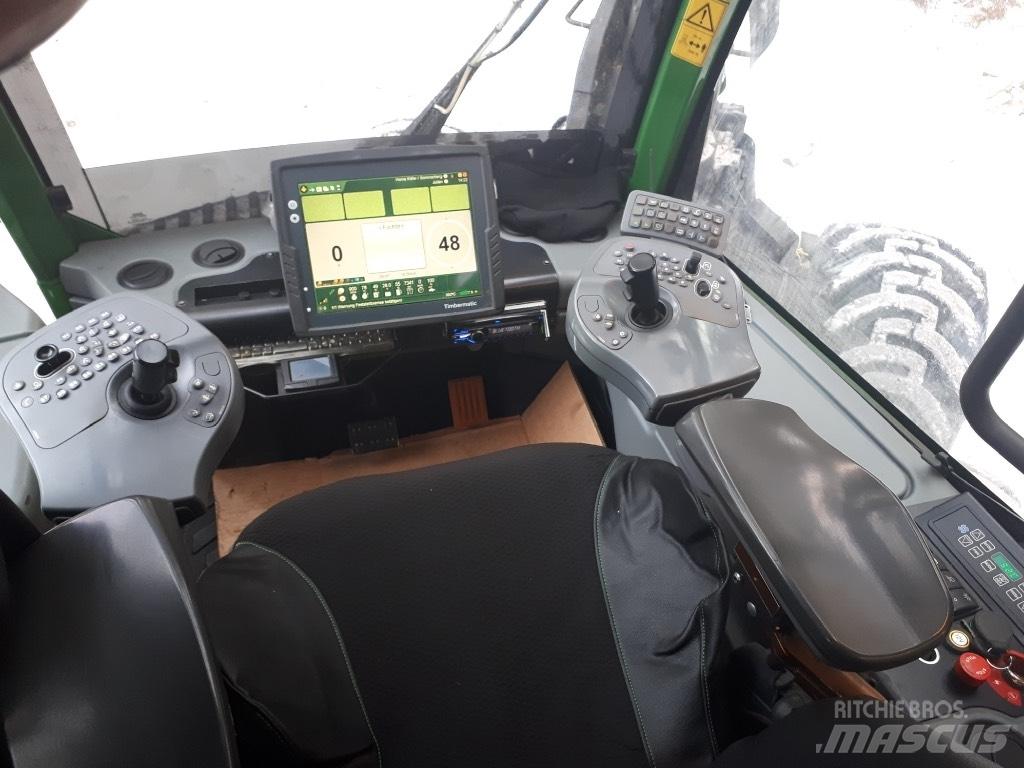 John Deere 1270 E Harvesterit