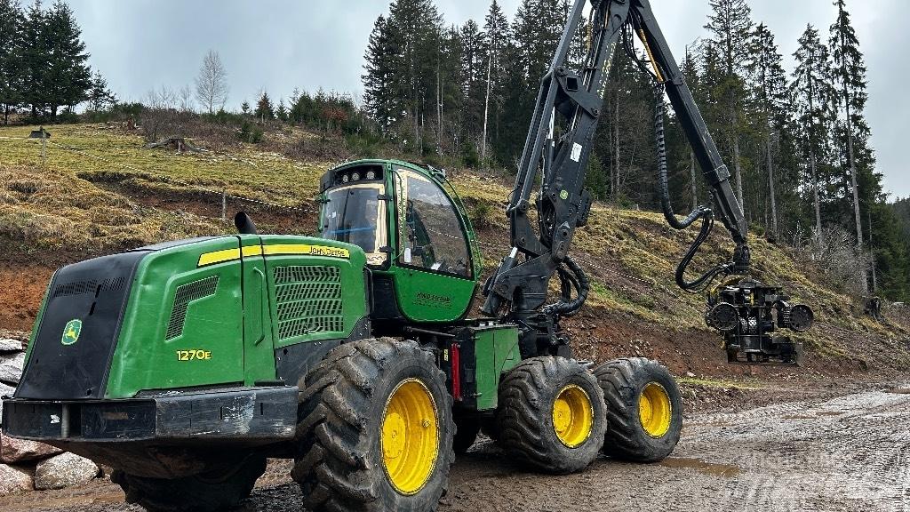 John Deere 1270 E Harvesterit
