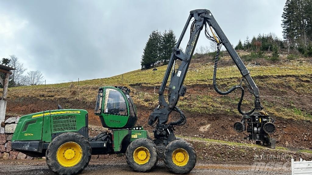 John Deere 1270 E Harvesterit