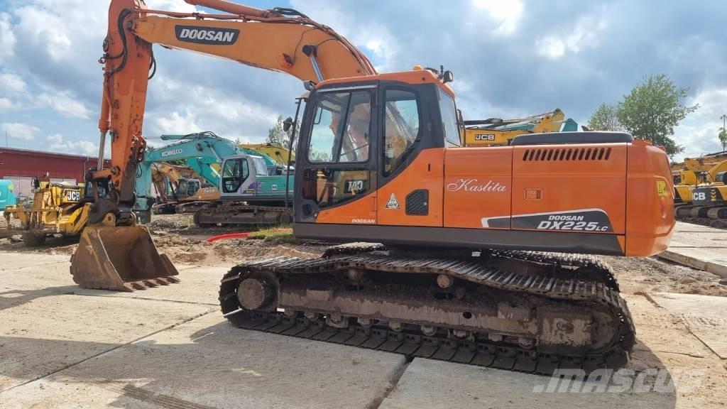Doosan DX 225 LC Telakaivukoneet