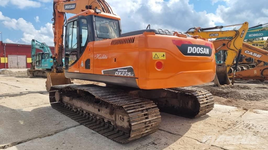 Doosan DX 225 LC Telakaivukoneet