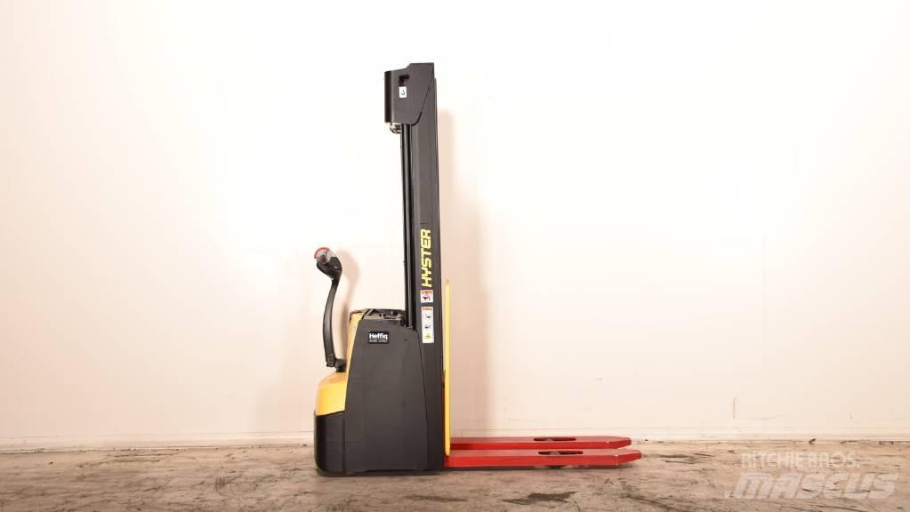 Hyster S 1.2 Käyden ajettavat pinoamistrukit