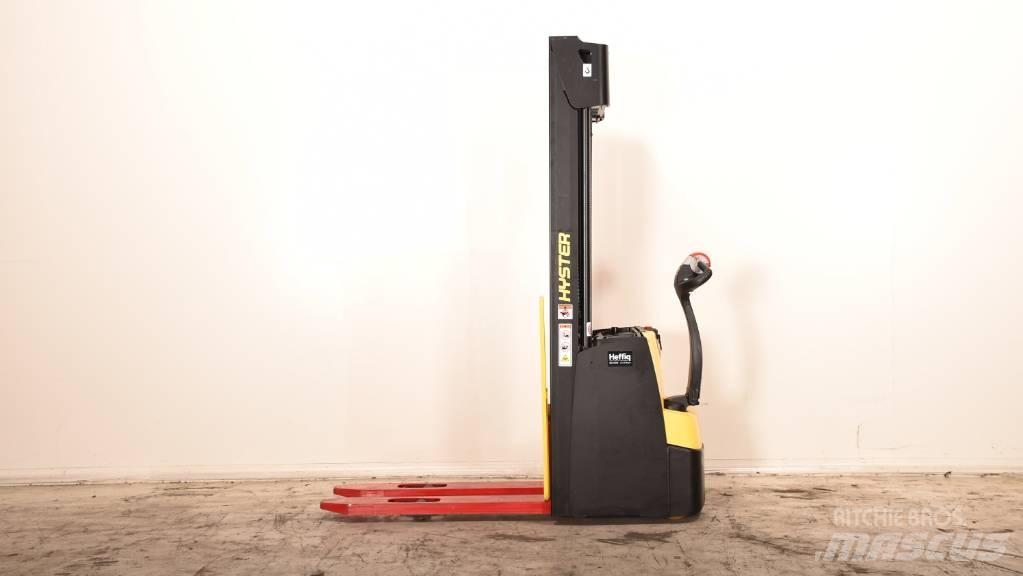 Hyster S 1.2 Käyden ajettavat pinoamistrukit