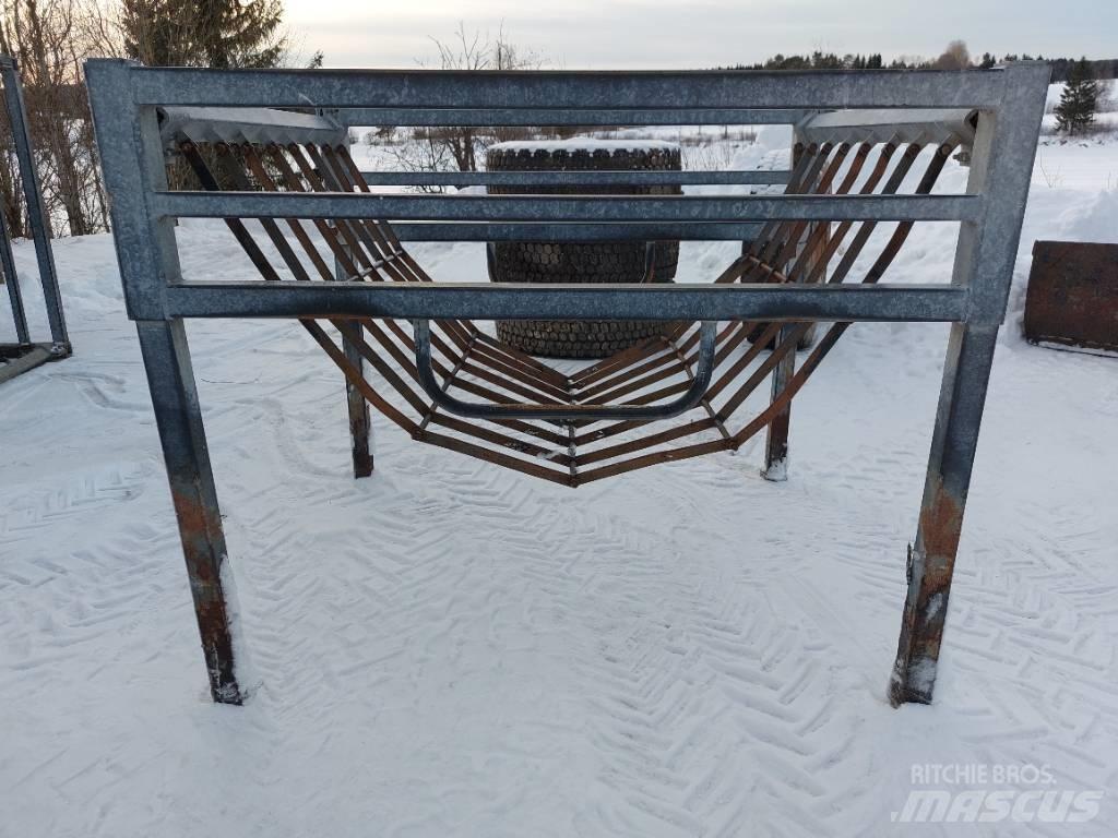 Bala Foderhäck Karjan ruokintalaitteet