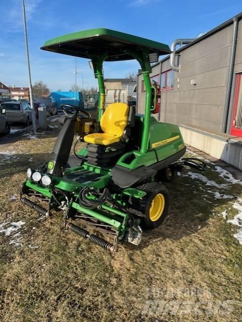 John Deere 7200 A Väyläleikkuri