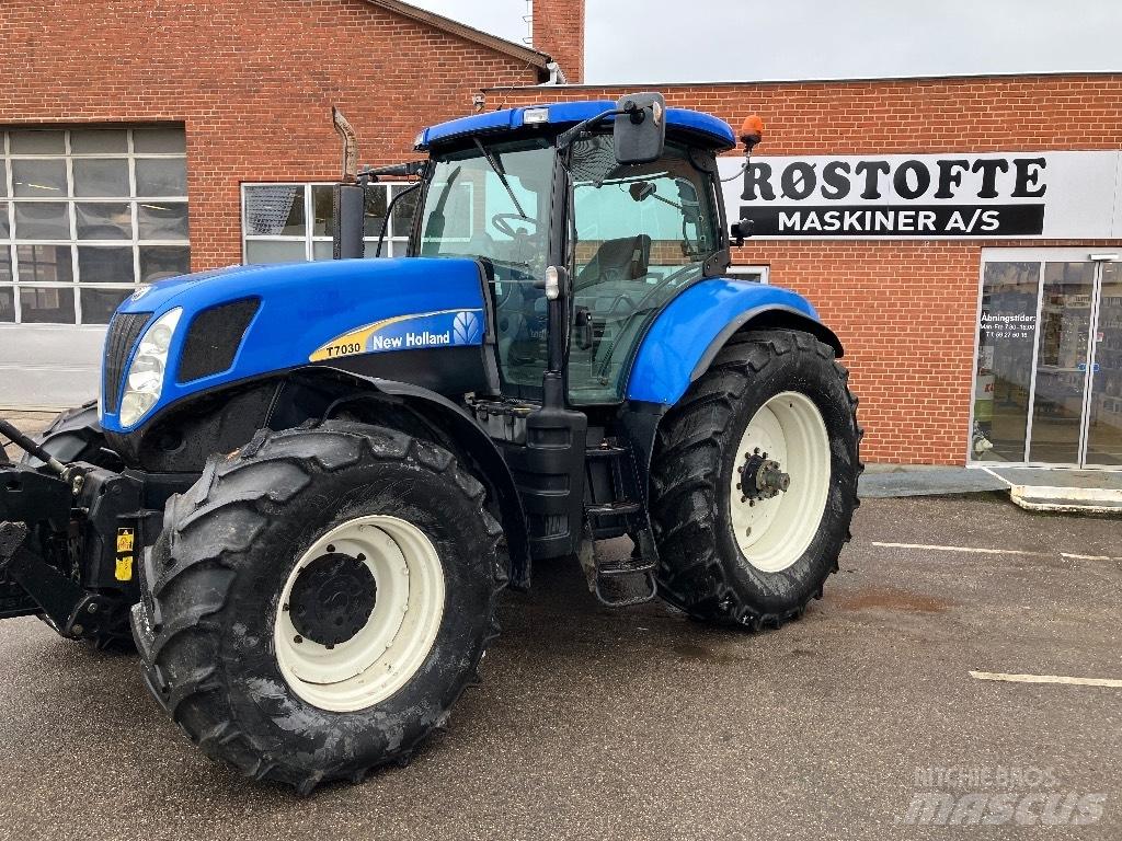 New Holland T 7030 Traktorit