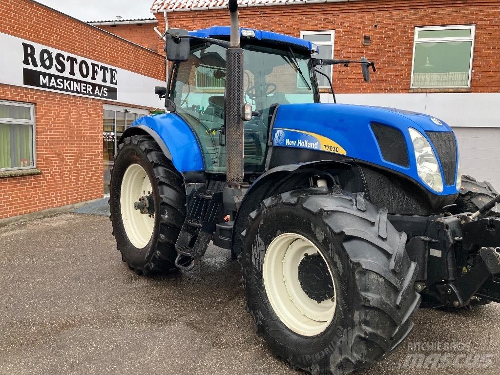 New Holland T 7030 Traktorit