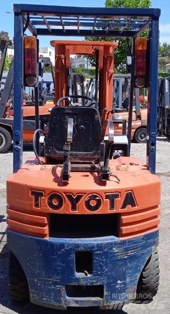 Toyota 42-5FGF15 Nestekaasutrukit