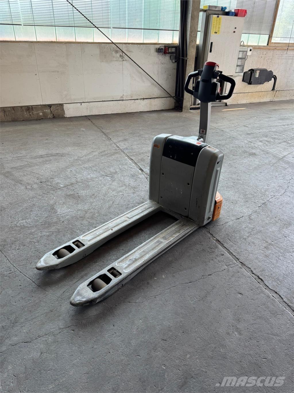 Still ECH 15 Käyden ajettavat pinoamistrukit