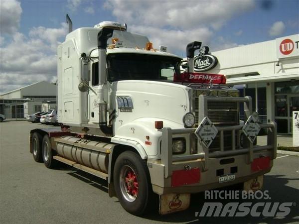 Mack Superliner Vetopöytäautot