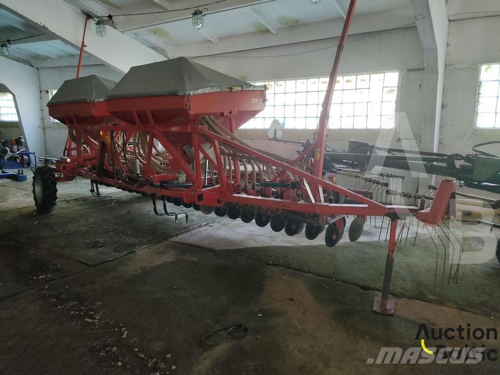 Kverneland DT-6 Kylvökoneet