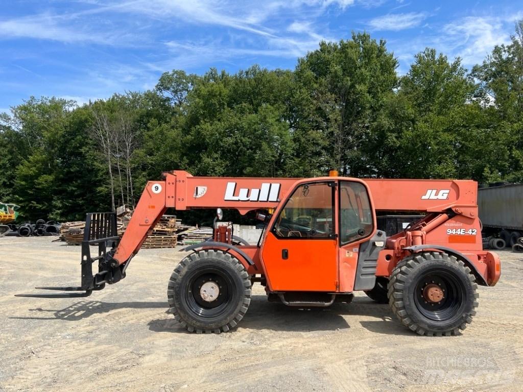 Lull 944E-42 Kurottajat