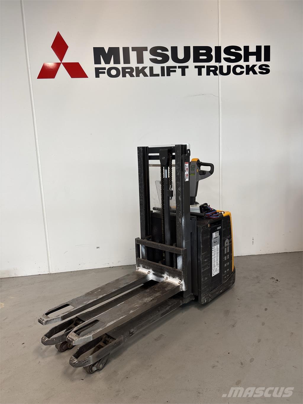 Atlet PDP200 Ajettavat pinoamisvaunut