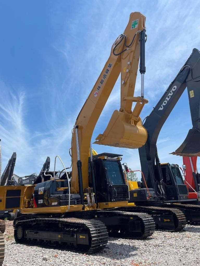 CAT 323 Telakaivukoneet