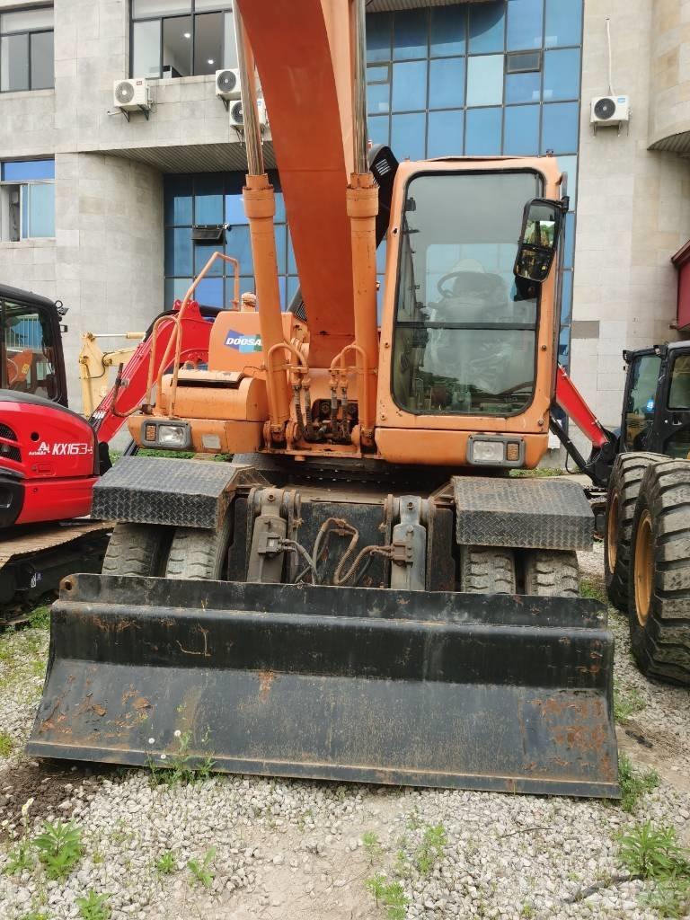 Doosan DH 210 W-7 Pyöräkaivukoneet