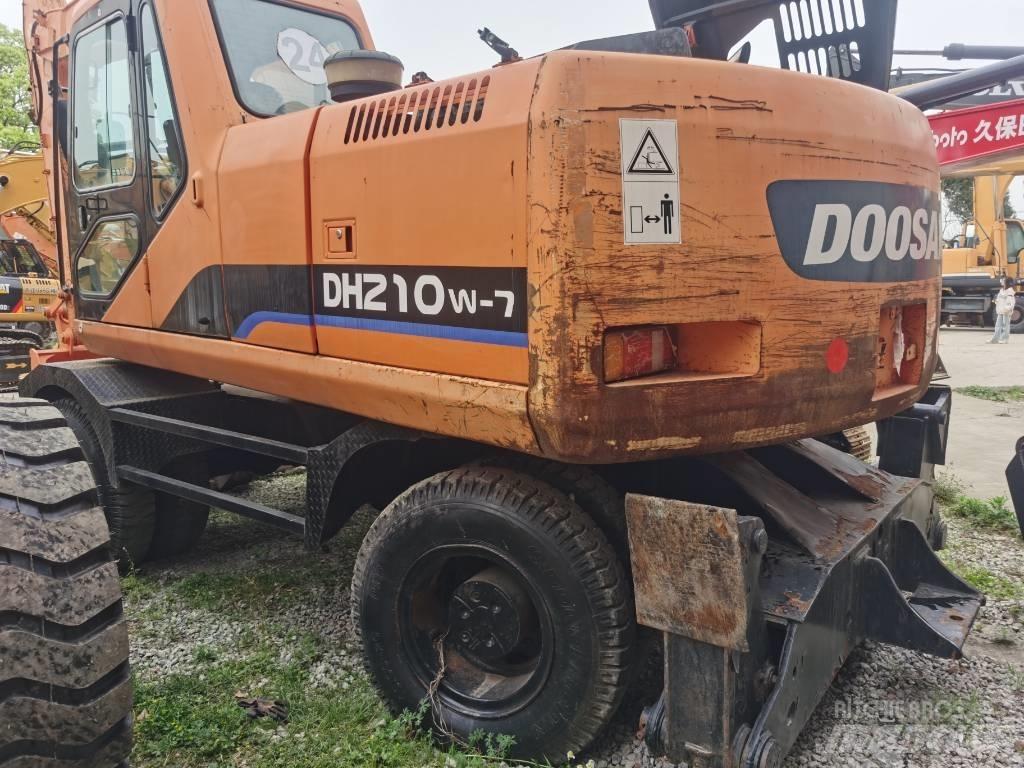 Doosan DH 210 W-7 Pyöräkaivukoneet