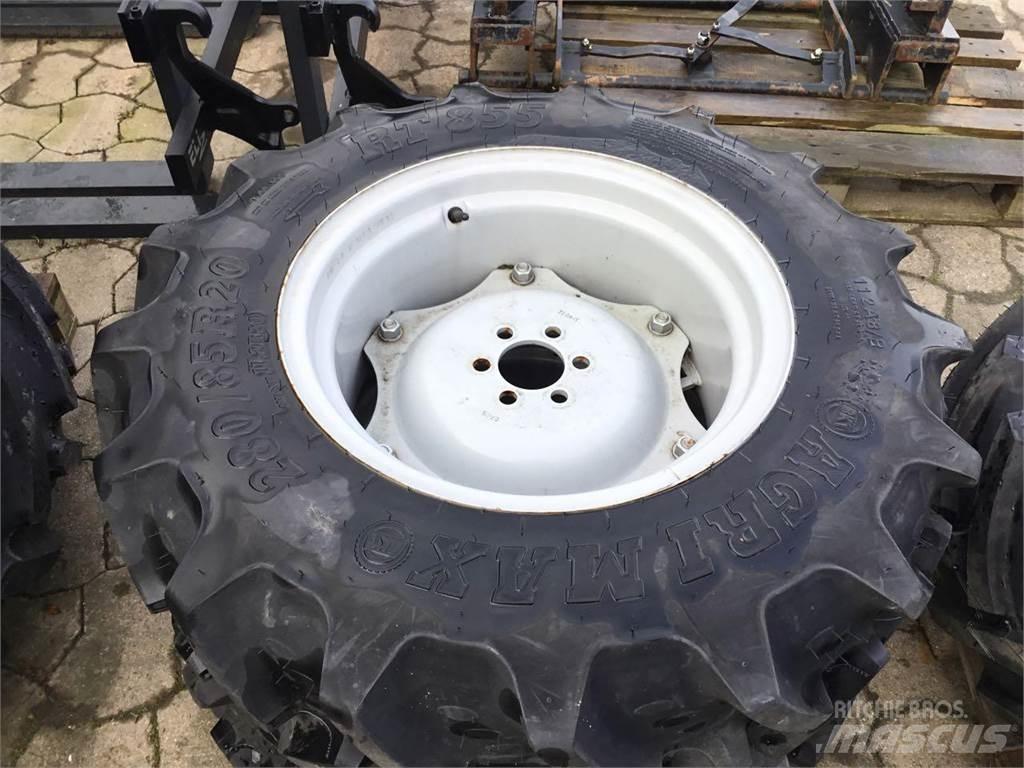 BKT 280/85R20 Renkaat ja vanteet
