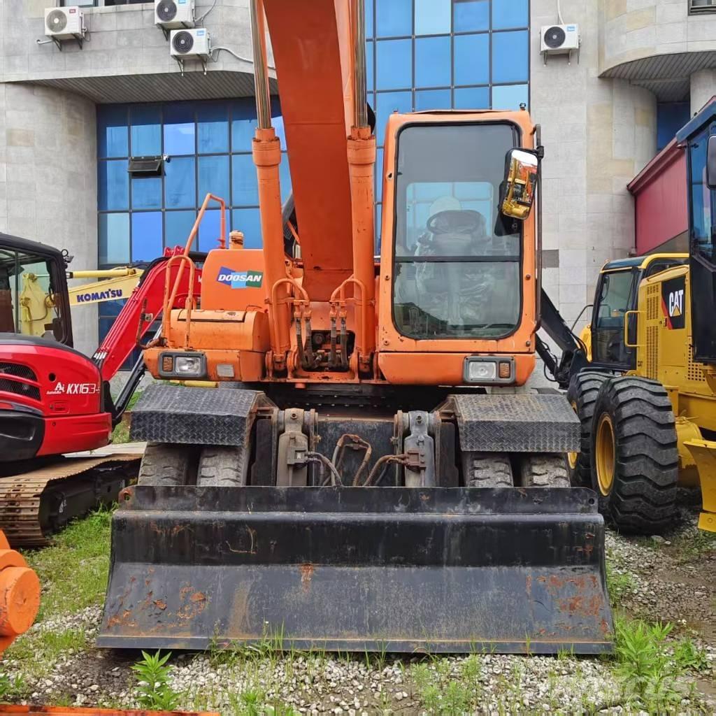 Doosan DH 210 W-7 Pyöräkaivukoneet
