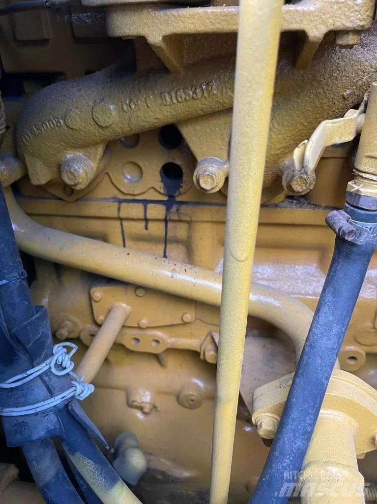 CAT D5N Telaketjupuskutraktorit