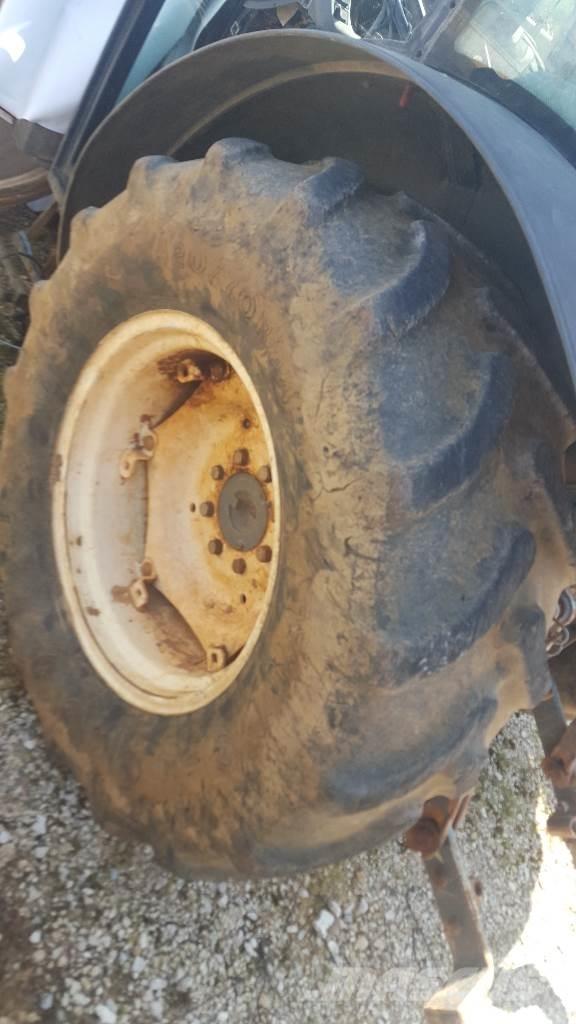  Pneus 420/70R24 Renkaat ja vanteet