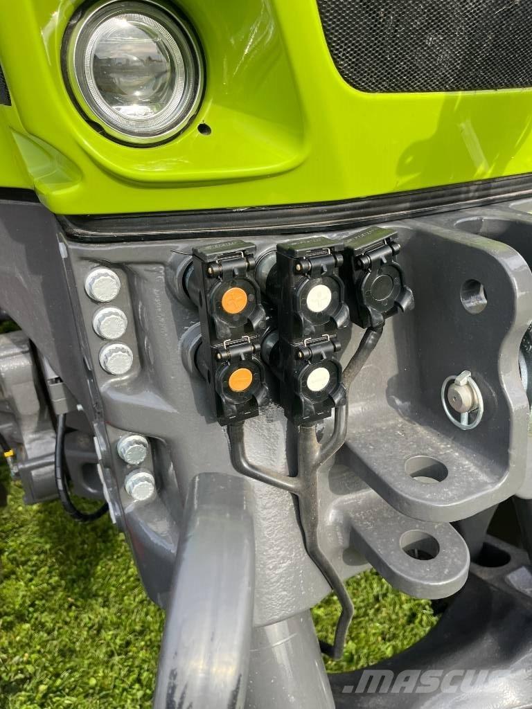 CLAAS AXIO 930 Traktorit