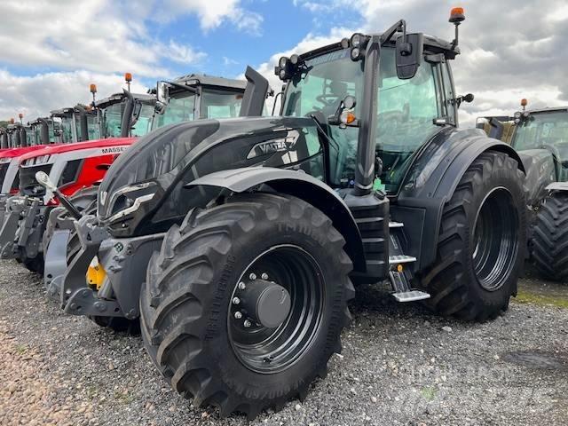 Valtra T215A Traktorit