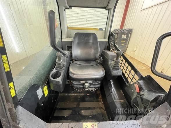 JCB 210T Liukuohjatut kuormaajat