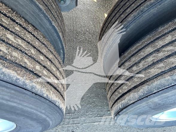 Utility 3000R Kylmä-/Lämpökoripuoliperävaunut